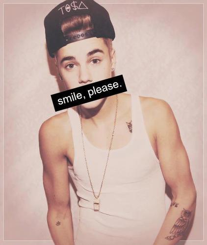 Beliebers hate paparazzi .