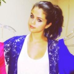 i`m a selenator ,belieber,directoner ,arianator,and..... follow me i follow back just ask  ;D