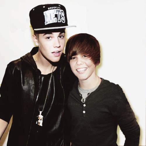 just follow me i follow back xx
 #BELIEBER directioner