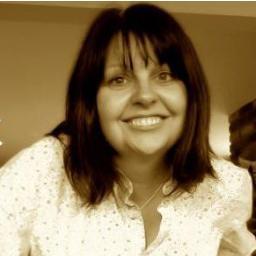 Mandy3117's profile picture. Textile tutor who loves wearing homemade clothes, stitching with vintage French fabrics and wearing red shoes