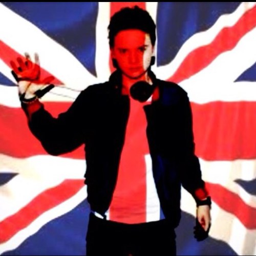 UK Mayniacs.. Conor's #1 album Contrast is available in store and on iTunes now! make sure you get a copy!! 
http://t.co/3IdeLXEotd