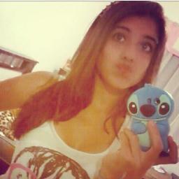 sou feliz por  ter familia e amigos por perto! sou meiga, feia, mas nao é isso que importa ! :)