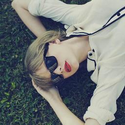 ESCUHAMOS A LA MEJOR CANTANTE DEL MUNDO TAYLOR SWIFT