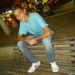 Quem tem um amigo, mesmo que um só, não importa onde se encontre, jamais sofrerá de solidão, poderá morrer de saudades, mas não estará só.