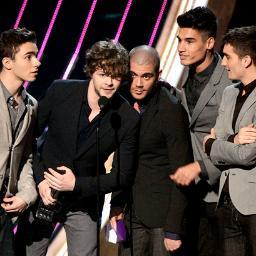 Basically just love The Wanted, Justin Bieber and Lawson. Oh and the Janoskians ;-)