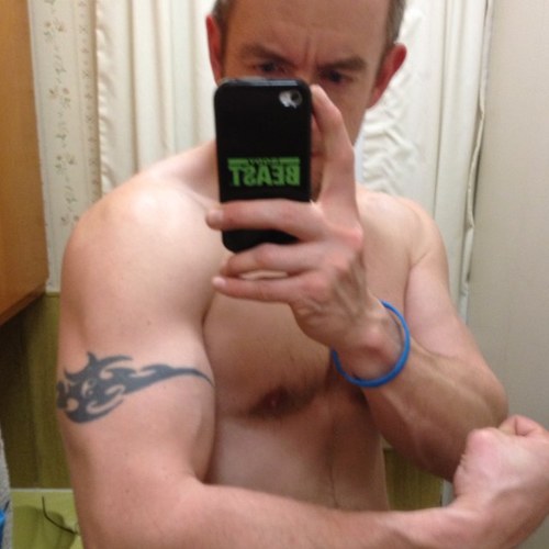 Independant Beachbody  coach and avid runner. I'm setting a goal for myself to run my first full marathon by the end of 2013.