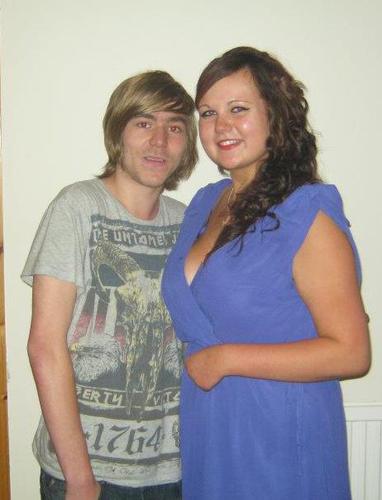 lauren paul
  i am 17 years old and I live for xbox and music! if you follow me i will follow back :) xxx
