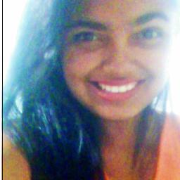 Garota que vive com α cαbeçα nα luα, com músicα no ouvido e corαção nα bocα.. Entaaum meeus twiteeiros bora seguir ?Ops : Sigo de voolta (yn')