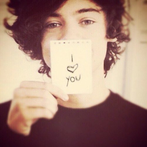 TisHarryEStyles's profile picture. He's gay. I mean actually gay. Hes also single! ^.^ Hit him up. [walks away and grins] ~Niall