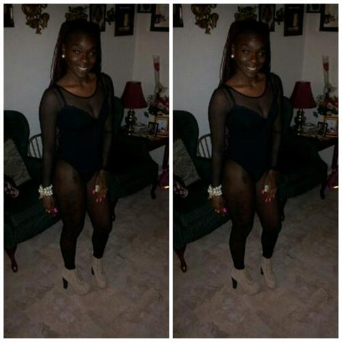 22 wid NO kids.! #winning Out hea thuggin'  livin' like im bulletproof  .! &nd itz  STILL smokin' my weed & mindin' my bidness.! #free Lil' Dezmomd btw.!