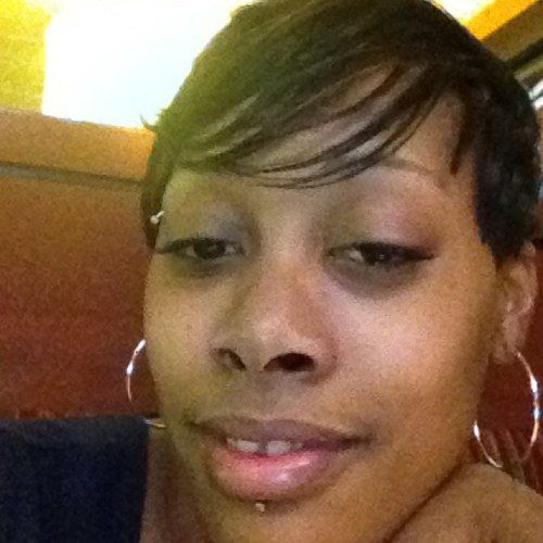 IM 5'6 BRN EYES THICK IN DA HIPS I WRK, DRIVE, N LIKE 2 HAVE A GUD TYME