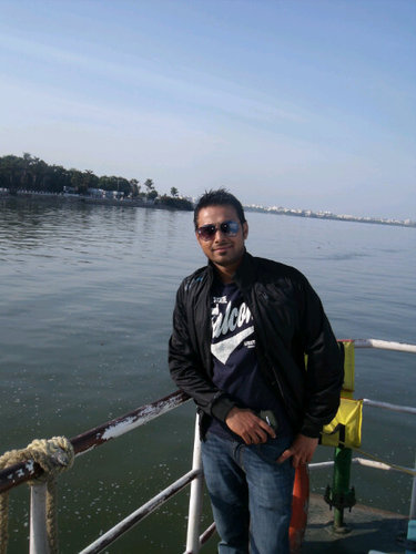 Nature , music , food , traveling , day dreaming.......nd I follow back my followers:))