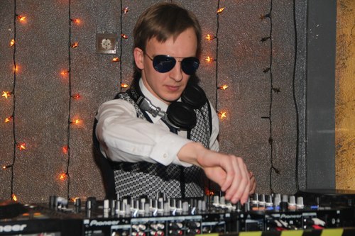 DJIceBerg73's profile picture. DJ, шоу-мэн, гонщик, менеджер, романтик =)