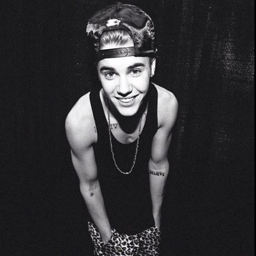 GirlzBoss's profile picture. Bieber. 1D. cyrus. gomez. lovato. little mix. rihanna. benson.grande. justice. janoskians.
I love them !