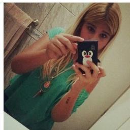 Ontem a menina que você desprezou, hoje a mulher que você deseja.