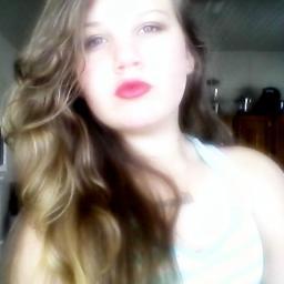 Amandalippe's profile picture. Em terra de chapinha, quem tem cachos é rainha.