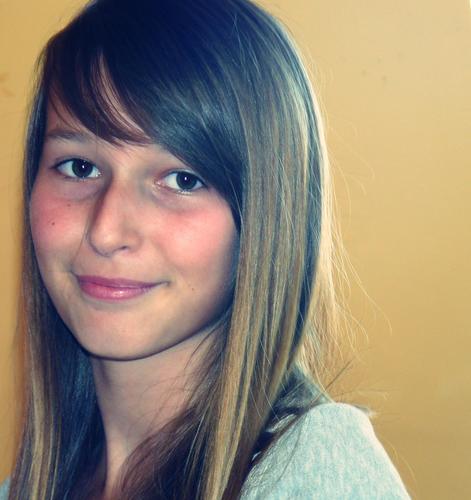 Collégienne. Sport: Bad&Patinage artistique. ➡And piano!♥ C'st tout.