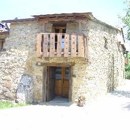 HOTEL RURAL CON EL AFAN DE CONSERVACION DE LA VIDA SALVAJE EN LA SIERRA DE LA CULEBRA Y SOBRE TODO DEL LOBO IBERICO