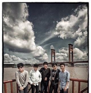 @adli_halim @m_thoriqhalim @carl_marioo @fathurabrarr @titanputr @graduateband @GRAFITY_ID fb: graduateband youtube: graduateband
