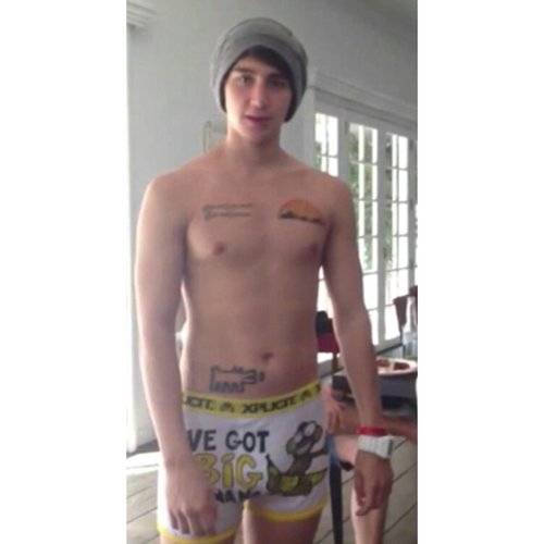 lukesBIGbanana's profile picture. ~ AY Luke's big banana here! follow me I don't bite ;) ~ Two crazy dirty pigs tweeting about shit 'n' stuff..~ JANOSKIANS ~