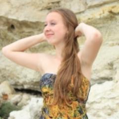 Люблю творчество и всё,что с ним связано.Пишу сюда свои потоки сознания.Пою,играю на гитаре и фортепиано.Увлекаюсь чтением.