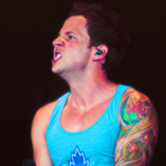 Brazilian fan club dedicated to band @SimplePlan and all astronauts....  I'm a loser, baby :)