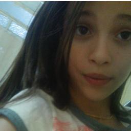 sÔ brasileira ,PB  sÔ fã da banda one direction , estudo no colégio novo astral , sô fã da miranda cosgrove,maily cyrus,  e etc...bjoss