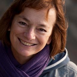 Author of teen & children's books, published by @hodderchildrens @PuffinBooks and @KidsBloomsbury Agent @LindseyFraser. Lover of family, fresh air & beaches.