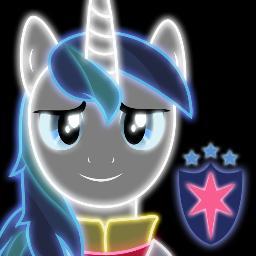Hola, me llamo Shining Armor, capitán de la guardia real de Canterlot. Mi deber es proteger Ecuestria de los peligros que la amenazan (RP)