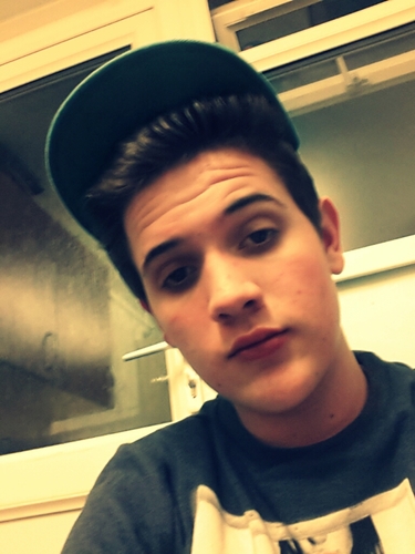 MattWalsho's profile picture. smoke weed like its oxygen.               smoke  like you dont need  lungs and shit