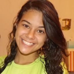 16 anos, Canceriana, Ciumenta, Preguisosa, Irônica, Dramática, Desligada.