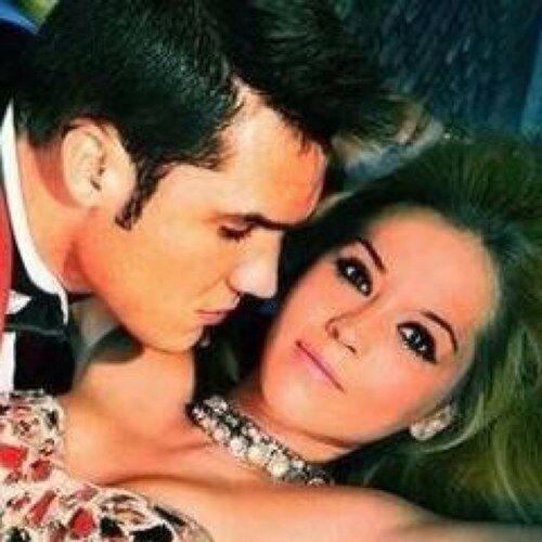 Eres la casualidad mas bonita que llego a mi vida.
Fans de @albertosantana_ y @yaniradomingo