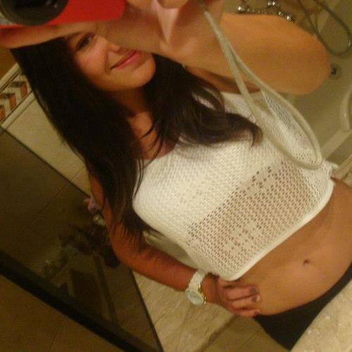 #Apenaas uma Joveem' twitteiraa ♥
Facee-- Brunaah Silveiraa
Segue de Vooltaa??
