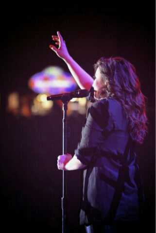 I live for a girl named Demetria Devonne Lovato. #teamfollowback :)