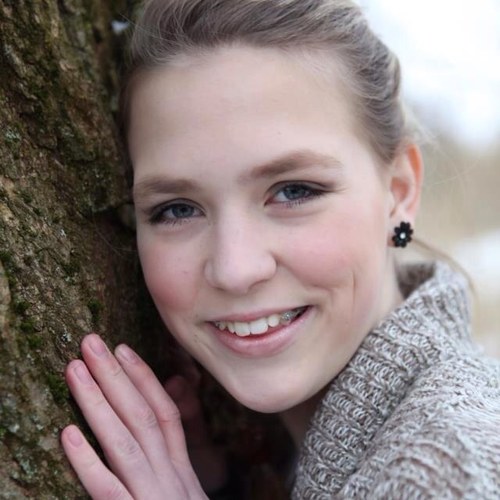 Girl-17-Denmark-synchronized swimming- awesome-braceface - http://t.co/wYNTBC7Xsp