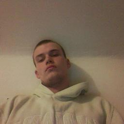 Aye holler at me if you follow illl follow back lookin for new friends :) Never give up #teamsingle:)