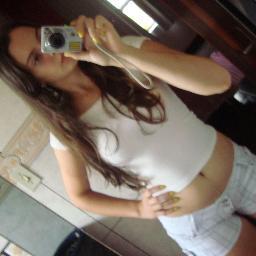 falo 5 idiomas, sou linda e gostosa,  ::tenho muitas outras qualidades :) criticas não me abalam , elogios não me iludem :)
