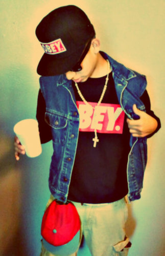 #TEAMBREEZY INSTRAGRAM: GROTE BULL_SWAGGER  #AZONTO. ☺#JORDANS / #VANS SHOES OFFICIAL HIP HOP DANCER / BBOY. / #TEAMRAIDERS,       #TEAMGROTE,