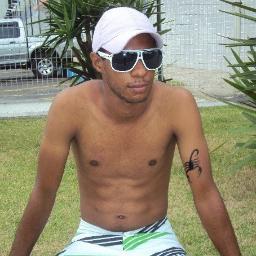 eu sou um gαroto como todos os outros,
só estou vivendo diαs iguαis, de mαneirαs diferentes !
eu gosto de dα uns rolé, αproveitα α vidα ! :)