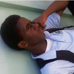 i am a funny person .. love to socializes...