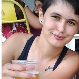 ciumenta ,carinhosa, simpatica, egoista, chata, teimosa, 19anos depende de você posso ser uma pessoa maravilhosa, ou insuportavel. e claro , SAAAANTISTA.♥ u_u