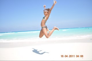 toga_girl_4ever's profile picture. Dancer,singer.friend,sister you name it :)
i love pink!!! 
Life isnt about waiting 4 the storm 2 pass 
Its about learning 2 dance in the rain!