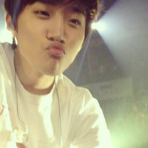 I'm Vietnamese Hottest ... and Baby [B.A.P] followed me ^0^~~ .. I want to make friend with you :*~~~