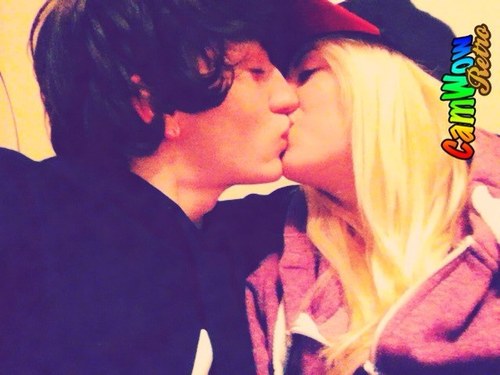 Follow back 2 Love my bf hes the best thing to happen to me!! :3