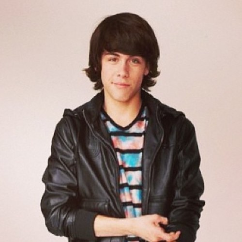 Young_Caster's profile picture. Not to be messed with. I am not with the Duchannes. Just, close friends. Age: 24 A Natural. #MultiSL