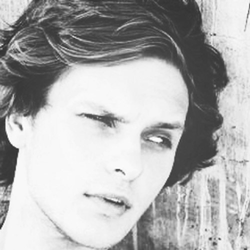 Fans dedicado @ArturLogunov, participante y futuro ganador del reality Mundos Opuestos 2. Apareció en TV en la serie Violetta. #Logulover por siempre!!!  GRANDE