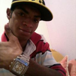 Não Vou deichar ninguem de qualquer forma me atrasar ..
 Valorize quem te valoriza , ame somente quem te da amor