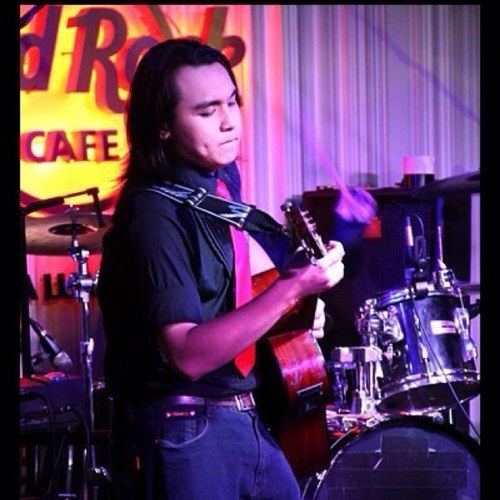 FreakyBlues's profile picture. Your average joe who loves music, games and sci-fis. Your average joe who wanted to be more than Average.