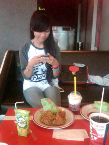 My mom • 3 mj• smkn1 tangsel ƪ(♥•*⌣*•♥)ʃ32A94696
