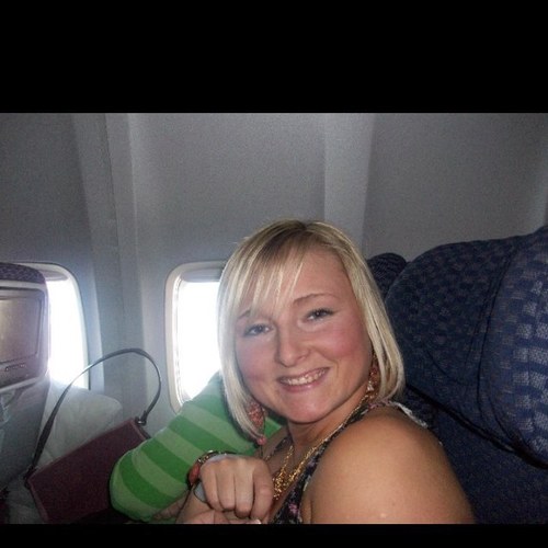 vicksy6's profile picture. Like big butts n i cannot lie